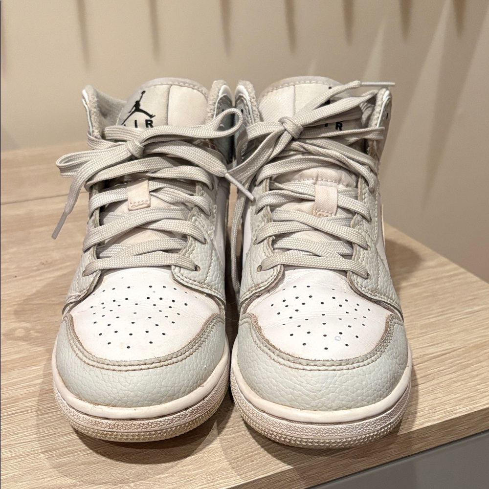 Nike Air Jordan High-Top Sneakers in Gray and White Camo 5Y